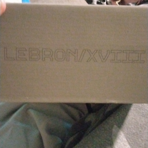 Lebron XVIII LOW (GS) Youth 5 - Picture 4 of 6